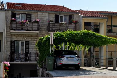 Apartamenty i pokoje Ljuba - 130 meter from sea SA1(2), SA2(2+1), SA6(2+1), A4(2+1), R3(2+1), R7(2+1) Makarska - Riwiera Makarska 