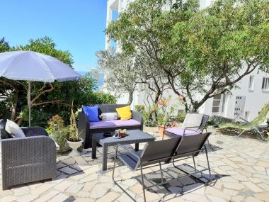 Apartamenty Viki - seaview & garden terrace: A1(6) Makarska - Riwiera Makarska 