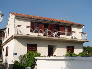 Apartamenty Dragan - Economy Apartments: A1 Veci (4+1), A2 Manji (4+1) Jezera - Wyspa Murter 