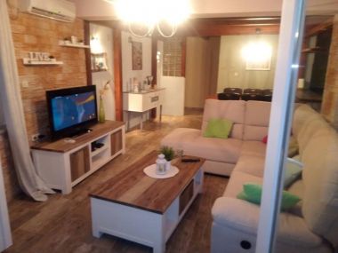 Apartamenty Tanja - comfortable and close to the sea A1(6) Tisno - Wyspa Murter 
