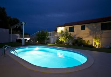 Dom wakacyjny Miho - with pool : H(12+4) Omis - Riwiera Omis  - Chorwacja 