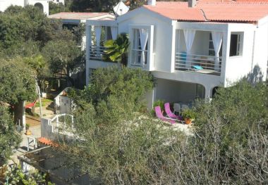 Apartamenty Bari - 140 m from beach: A1(4+1), A2(4), A3(2+2) Mandre - Wyspa Pag 