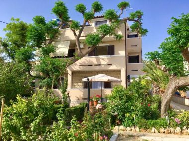 Apartamenty Zdenka - garden terrace: A1(5), A2(4), A3(2+2) Barbat - Wyspa Rab 