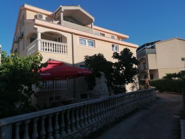 Apartamenty Budi - near sandy beach A1(4+2), A2(4+2), A3(4+1) Vodice - Riwiera Sibenik 