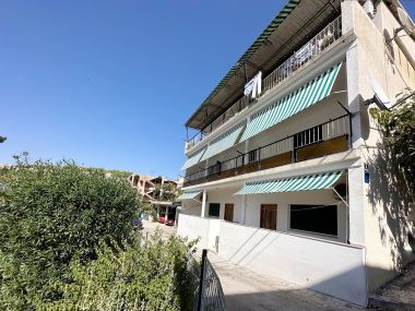 Apartamenty Kaza - 50m from the beach with parking: A1(2), A2(2), A3(6) Trogir - Riwiera Trogir 