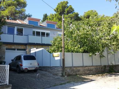 Apartamenty Robi - 100 meters to the beach A1(2), A2(4+1), A3(4), A4 galerija(2) Donji Karin - Riwiera Zadar 