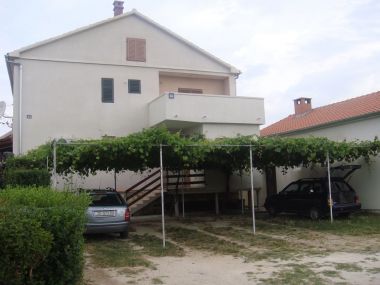 Apartamenty Slava - private parking: A1(6+1) Nin - Riwiera Zadar 