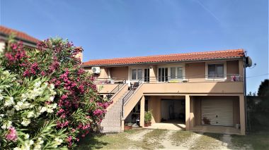 Apartamenty Remi - 300 m from sea: A1(4+2), A2(2+2), A3(2+2) Nin - Riwiera Zadar 