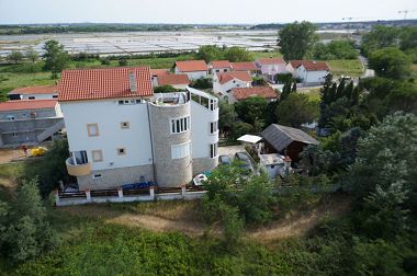 Apartamenty Dali - 300 m from the beach: SA1 1D (3), A2 1L (5), A3 2k (6) Nin - Riwiera Zadar 