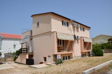 Apartamenty Rina-next to the beach with free parking: A1(2+2), A2(2+2), A3-sa balkonom (2+2), A4 - sa balkonom (2+2), A5 - s pogledom na more(2+1) Razanac - Riwiera Zadar 