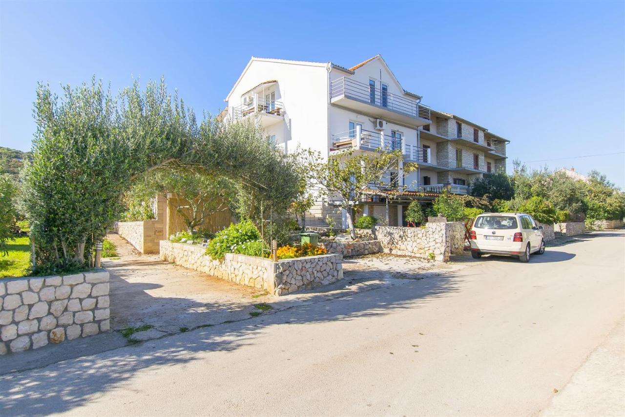 Apartamenty Rado - close to the sea: A5 Blu Sky(2+1), A4 Heinzov(5) Tkon - Wyspa Pasman 