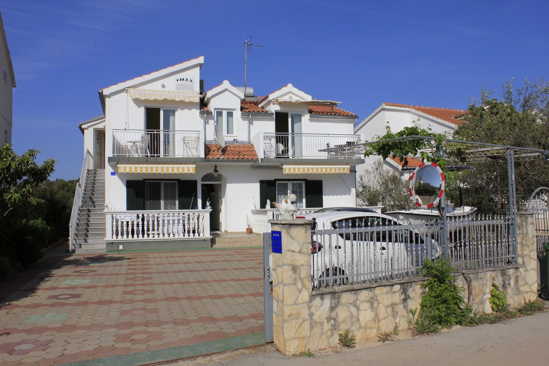 Apartamenty Vik - 250 m from beach A1(4), A2(3), A3(2), SA4(2) Brodarica - Riwiera Sibenik 
